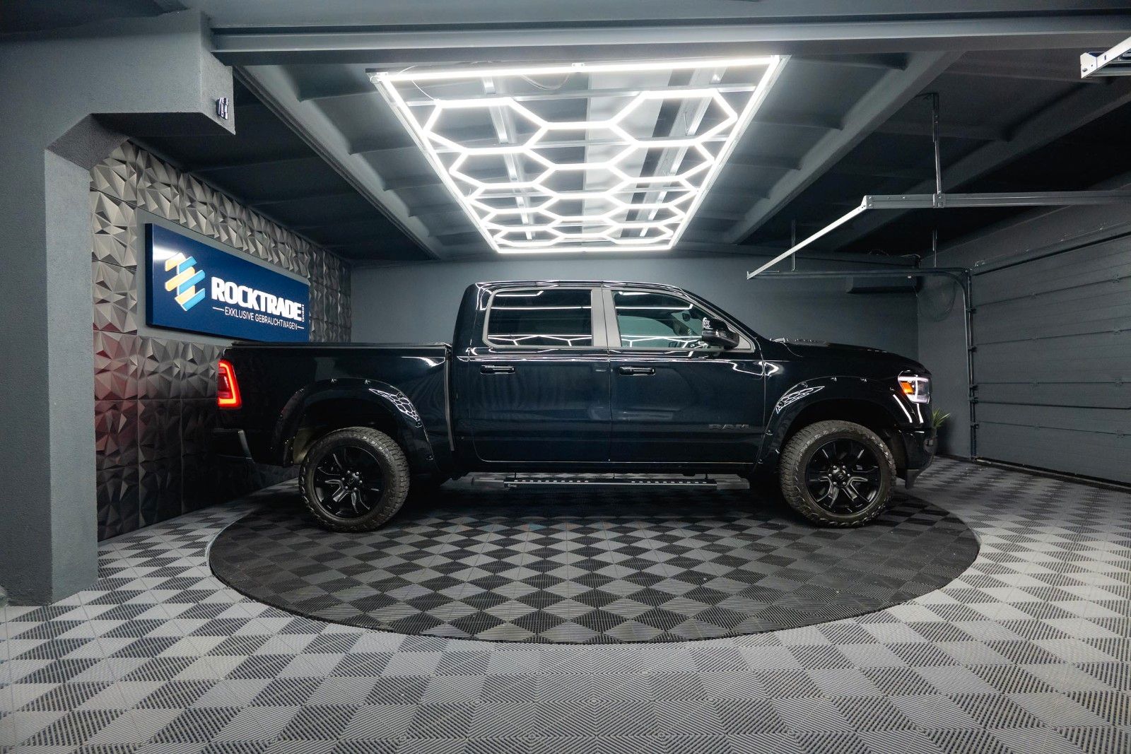 Fahrzeugabbildung Dodge RAM 5.7 V8 HEMI 4x4 LARAMIE Offroad Night LED