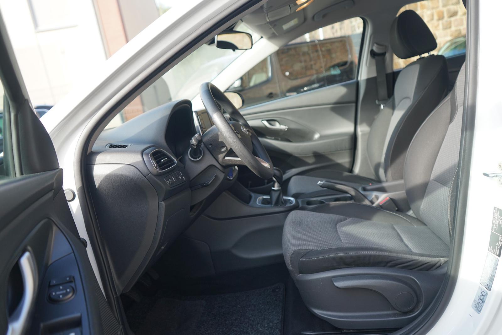 Hyundai i30 1.4 Pure Tempomat PDC Klima Tagfahrlicht USB