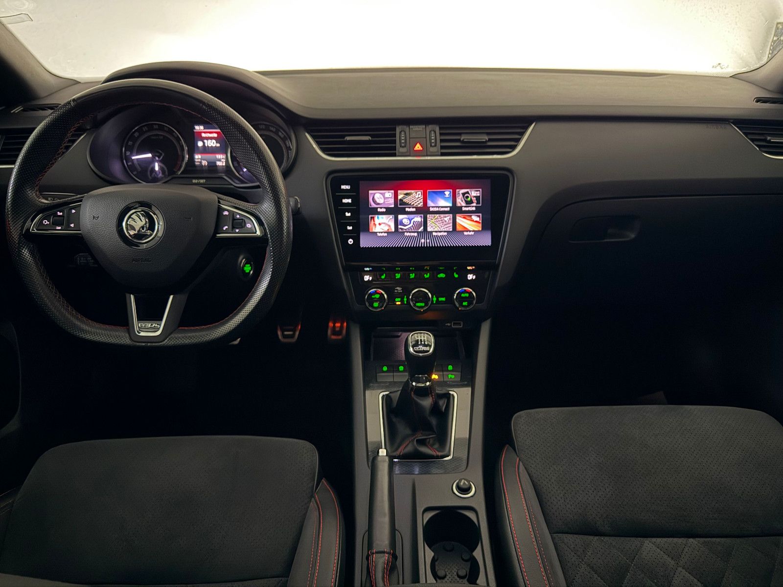 Fahrzeugabbildung SKODA Octavia Lim. RS/LED/PANO/DAB/MEMORY/ACC/AMBI+