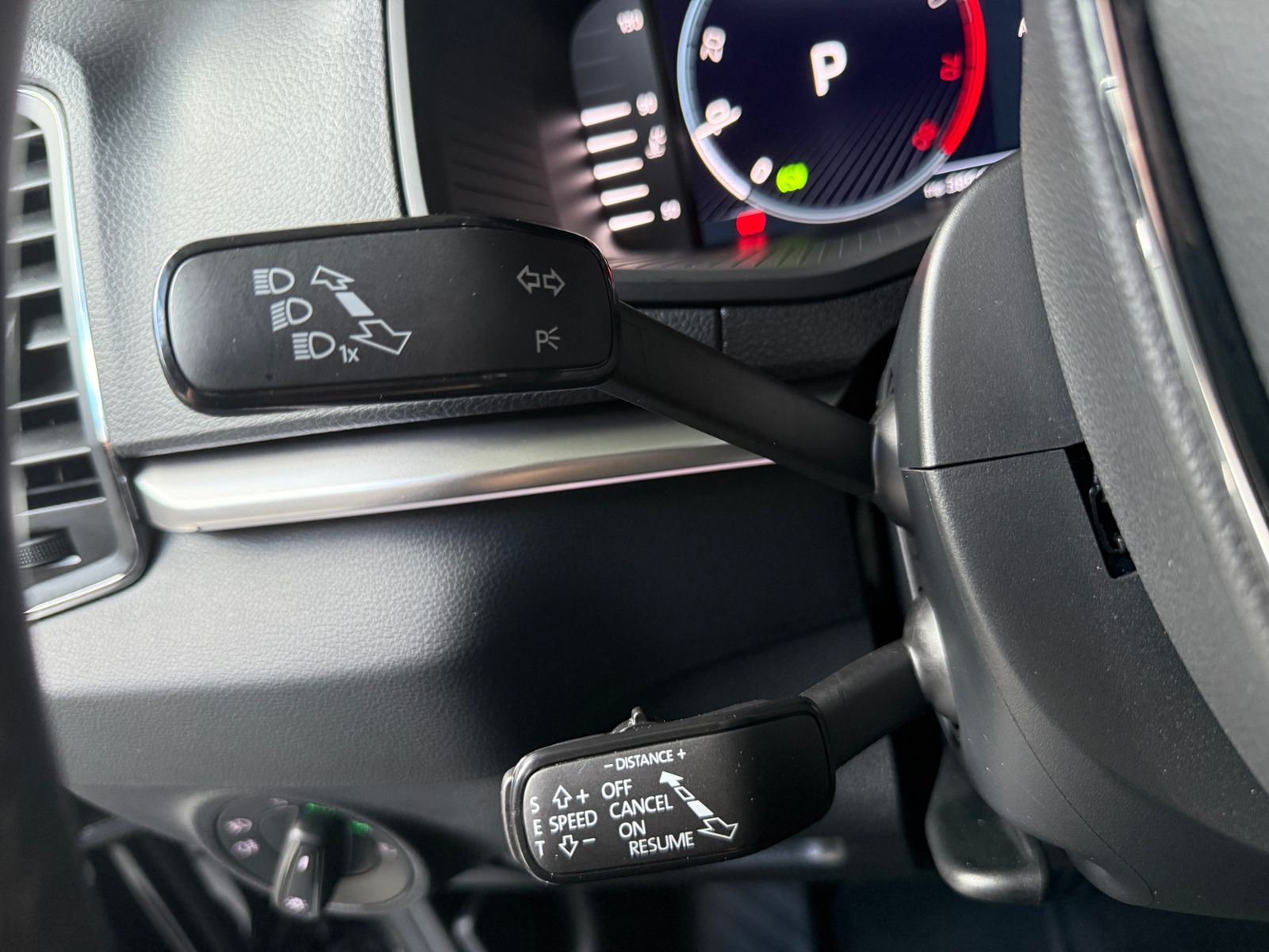 Fahrzeugabbildung SKODA KAROQ 1.5 TSI DSG AHK AMB LED NAVI