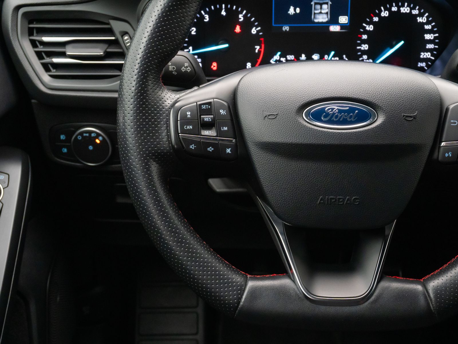 Fahrzeugabbildung Ford Focus ST-Line Kamera ACC LED Komfort HiFi Sport