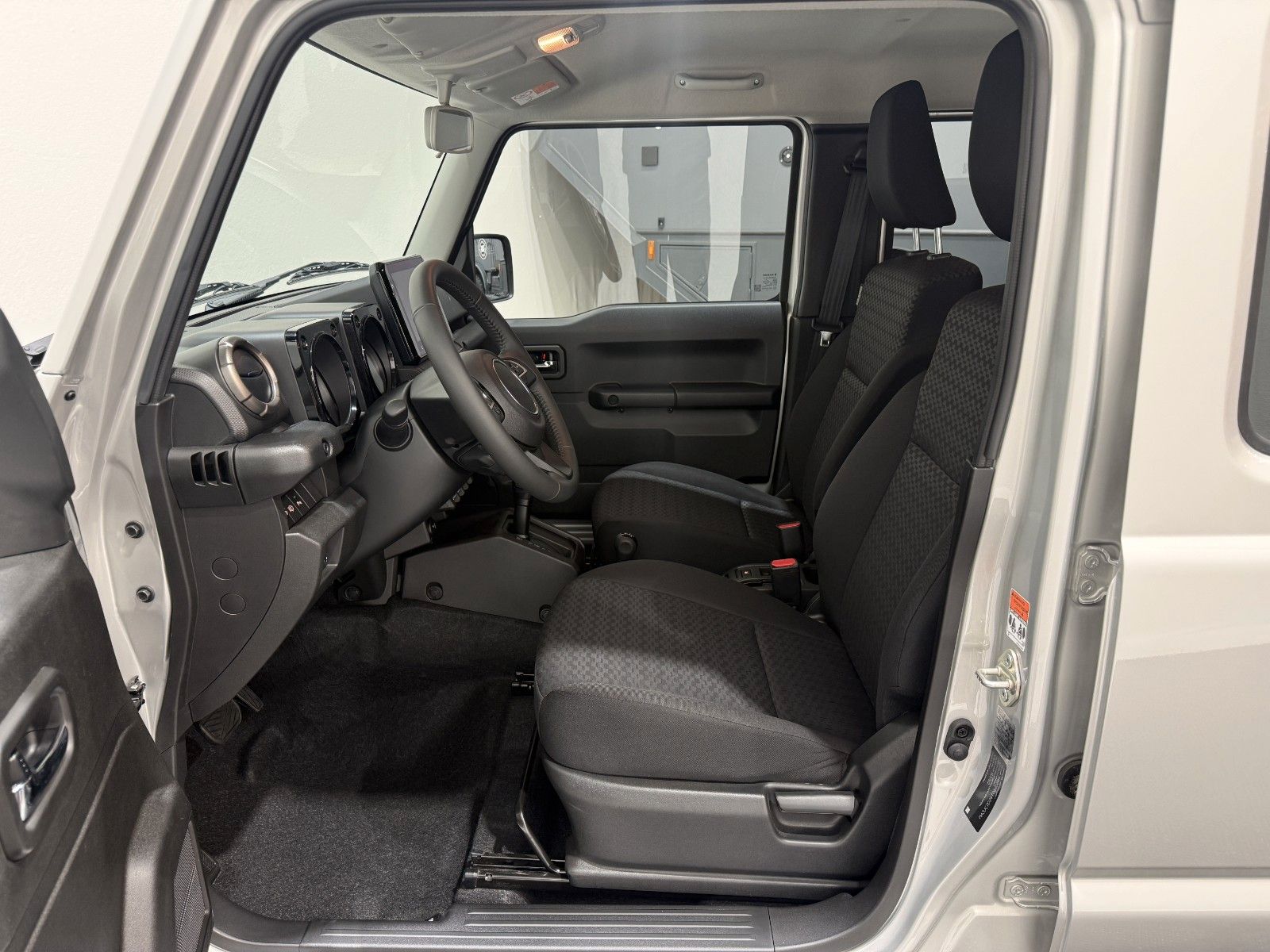Fahrzeugabbildung Suzuki RTR Jimmy - 4/5 Türer - LED - RFK - MFL