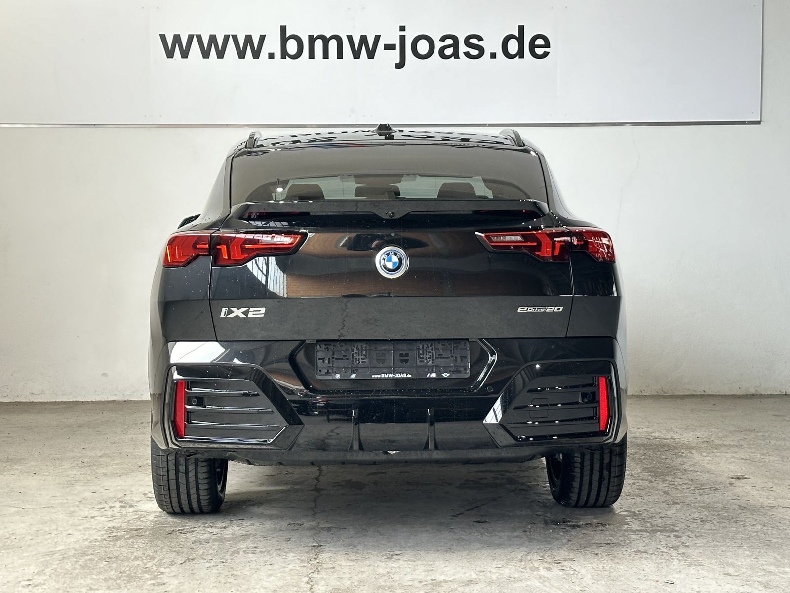 Fahrzeugabbildung BMW iX2 M Sportpaket, Komfortzugang, Lenkradheizung