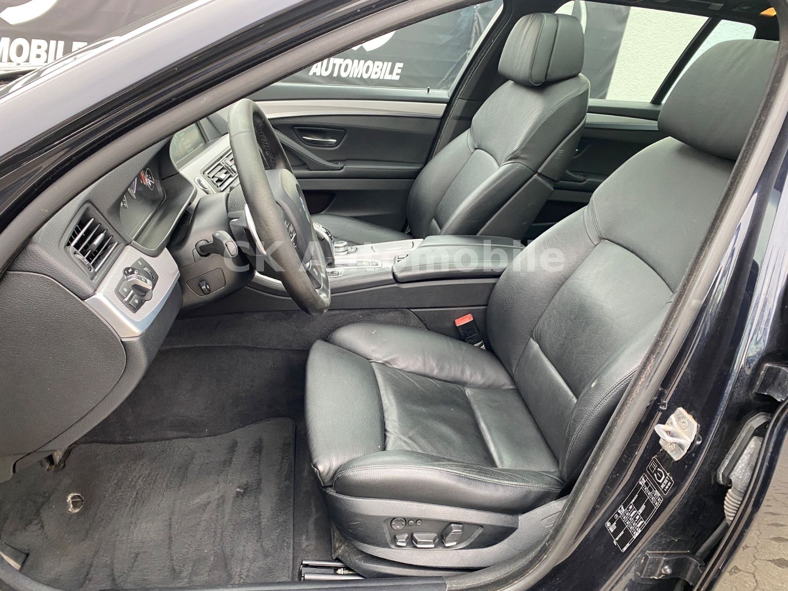 Fahrzeugabbildung BMW 530 d Touring M Sport/Navi/Leder/Pano/Bi-Xenon