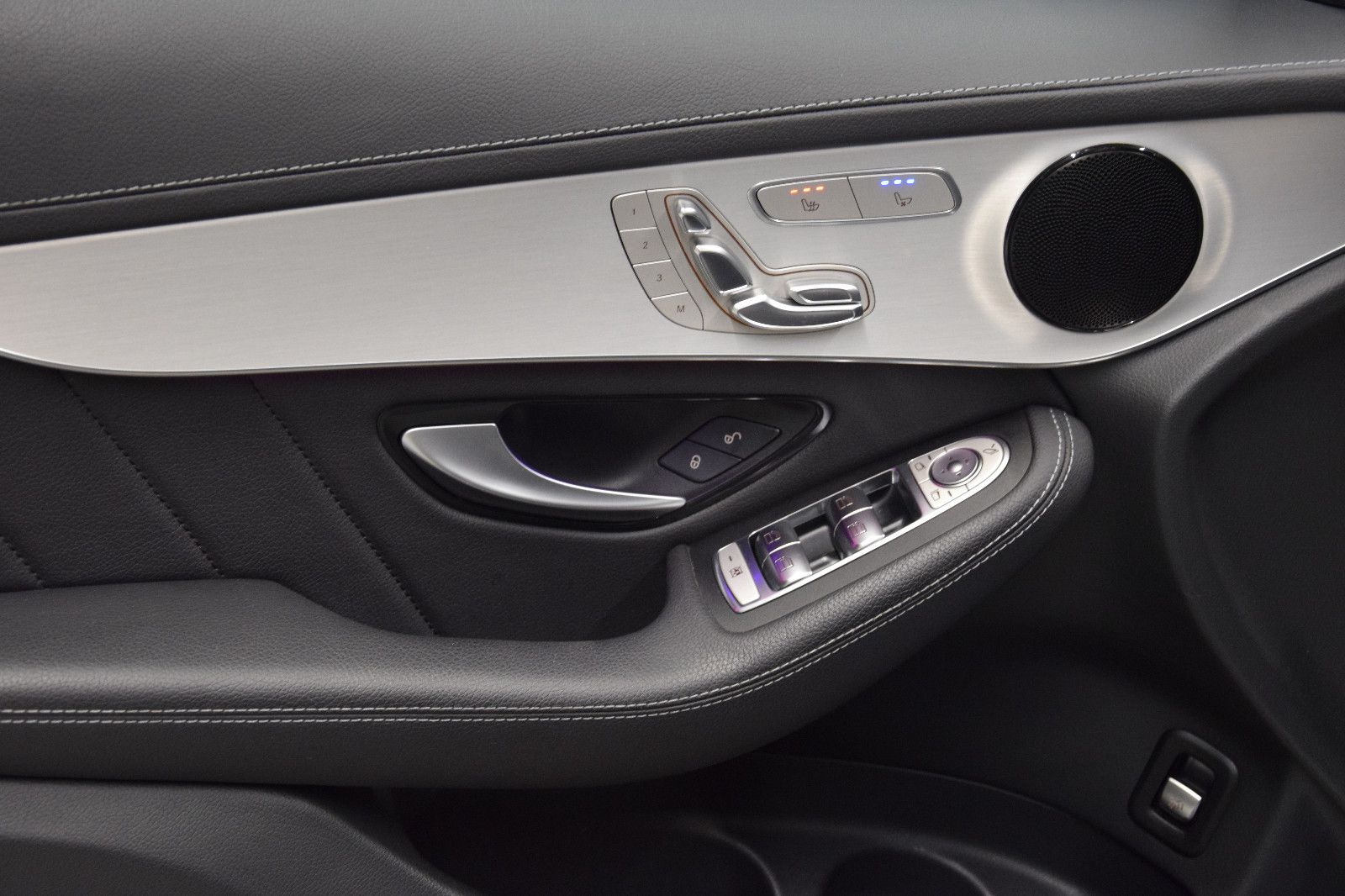 Fahrzeugabbildung Mercedes-Benz GLC 43 Coupe AMG 4Matic Pano s.AGA HuD ACC Burme