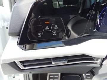 Volkswagen Golf VIII Variant1.5 eTSI MHD Navi-LED-SHZ-Klima