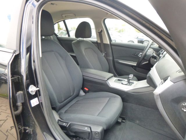 Fahrzeugabbildung BMW 320 i Lim >AUT/NAV/LED/TEMP/Sitzheiz<