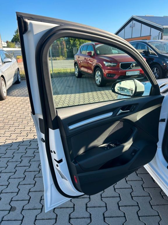 Car Image 28