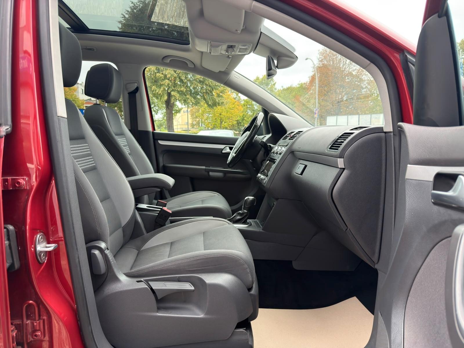 Volkswagen Touran 2.0 TDI DSG Life*140 PS*1.Hand*Temp*Navi