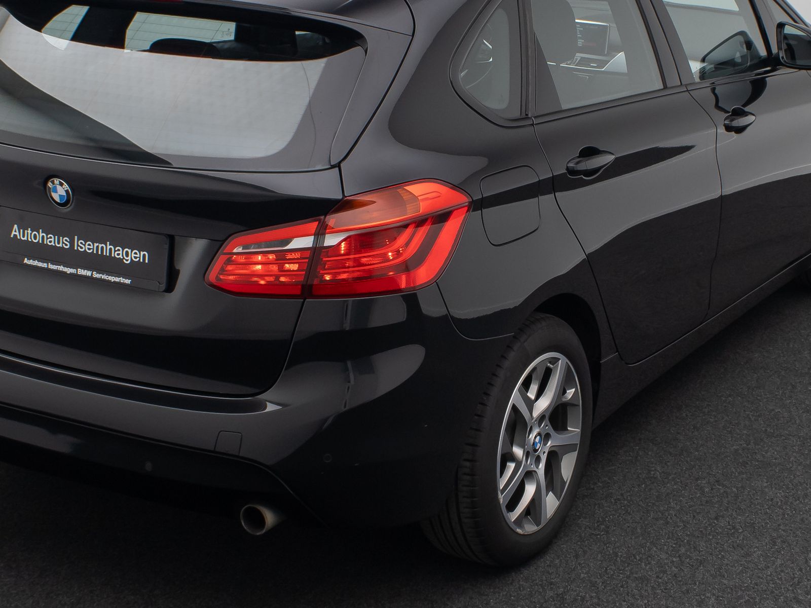 Fahrzeugabbildung BMW 220d Active Tourer HUD NaviPlus H/K Panorama DAB