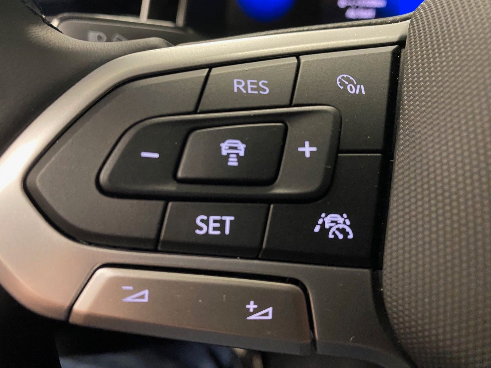 Fahrzeugabbildung Volkswagen Taigo 1.0 TSI  DSG STYLE+MATRIX+KAMERA+17"ALU+BC