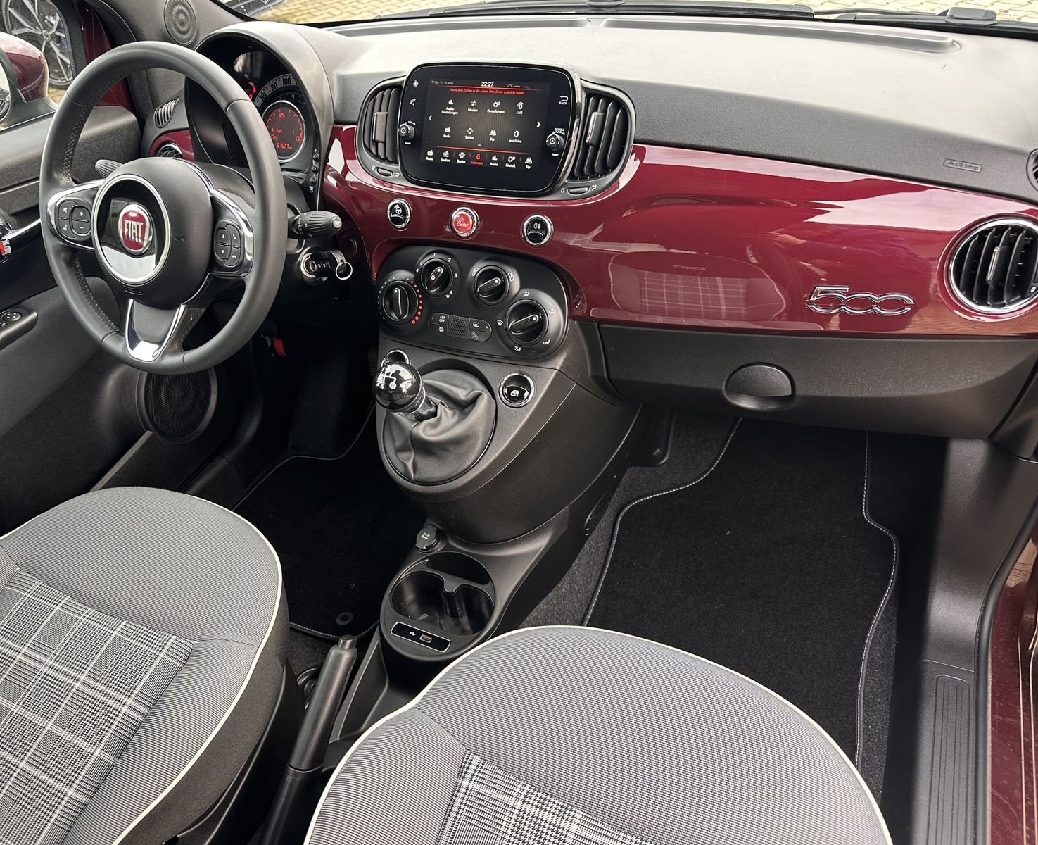 Fahrzeugabbildung Fiat 500 1.2 Lounge*PDC*UConnect*LED*Tempomat*ELFH*