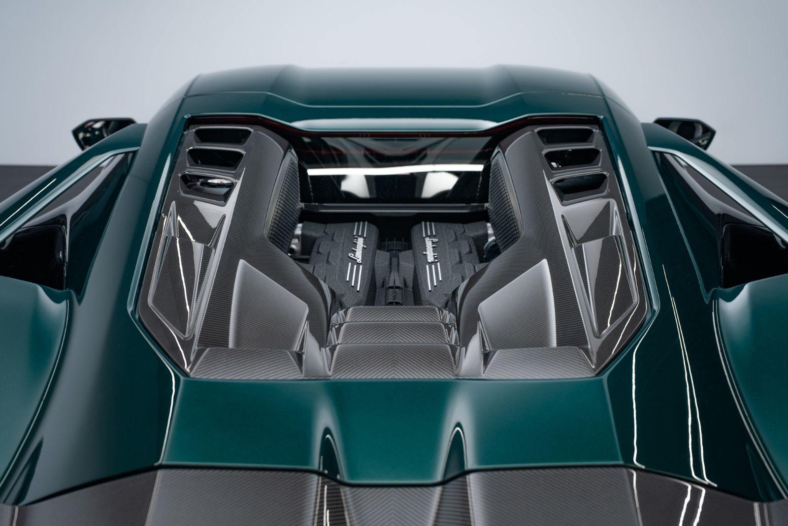 Fahrzeugabbildung Lamborghini Revuelto FULL CARBON/LIFT/PASSENGER/MY 26