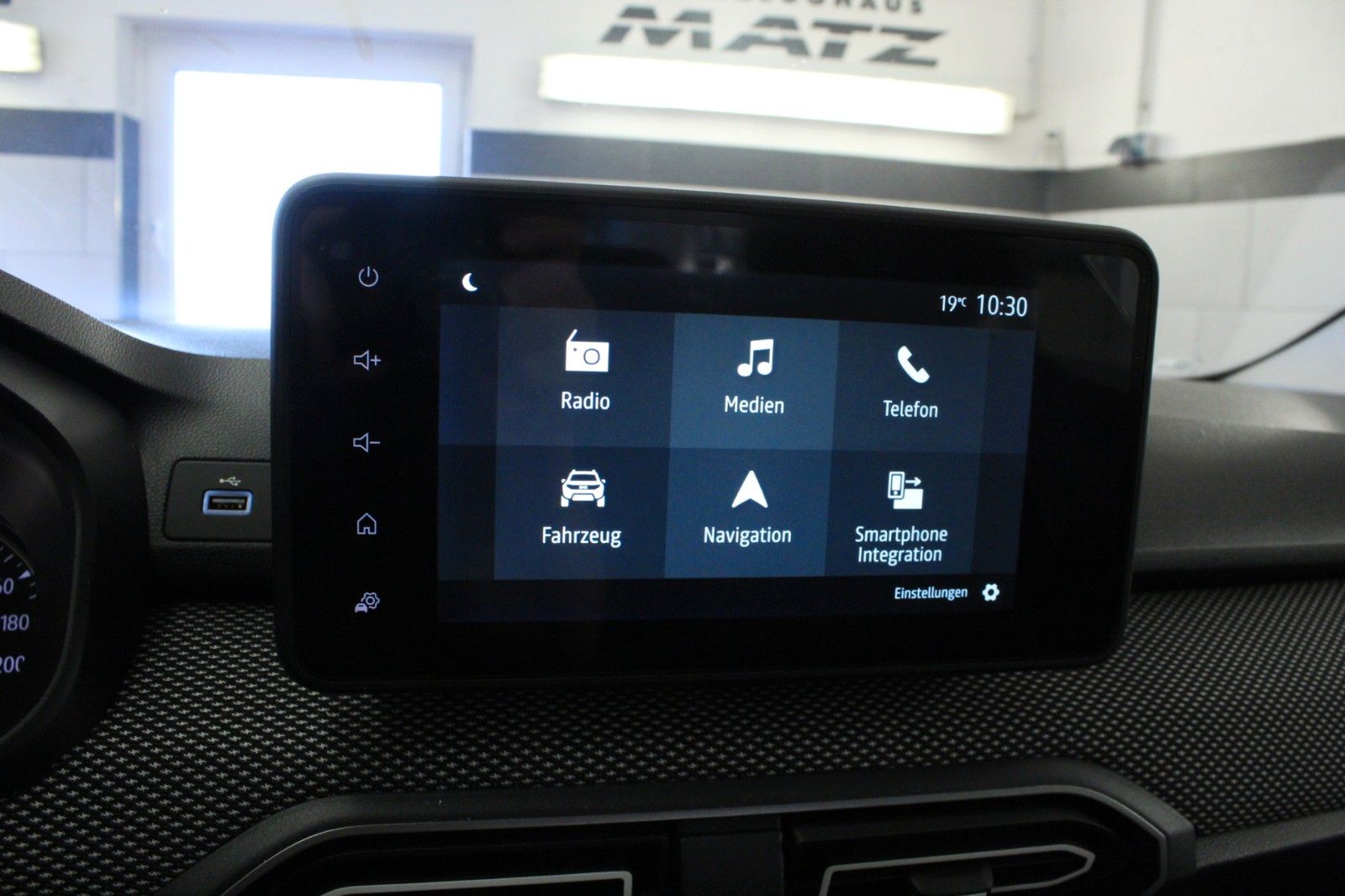 Fahrzeugabbildung Dacia Logan III TCe 90 Expression*Media Nav*PDC*