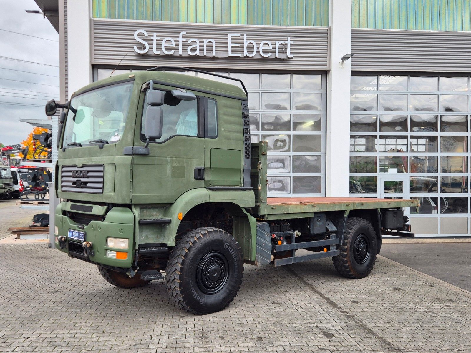 Fahrzeugabbildung MAN TGA 18.360 4x4 BB Pritsche Single Bereifung
