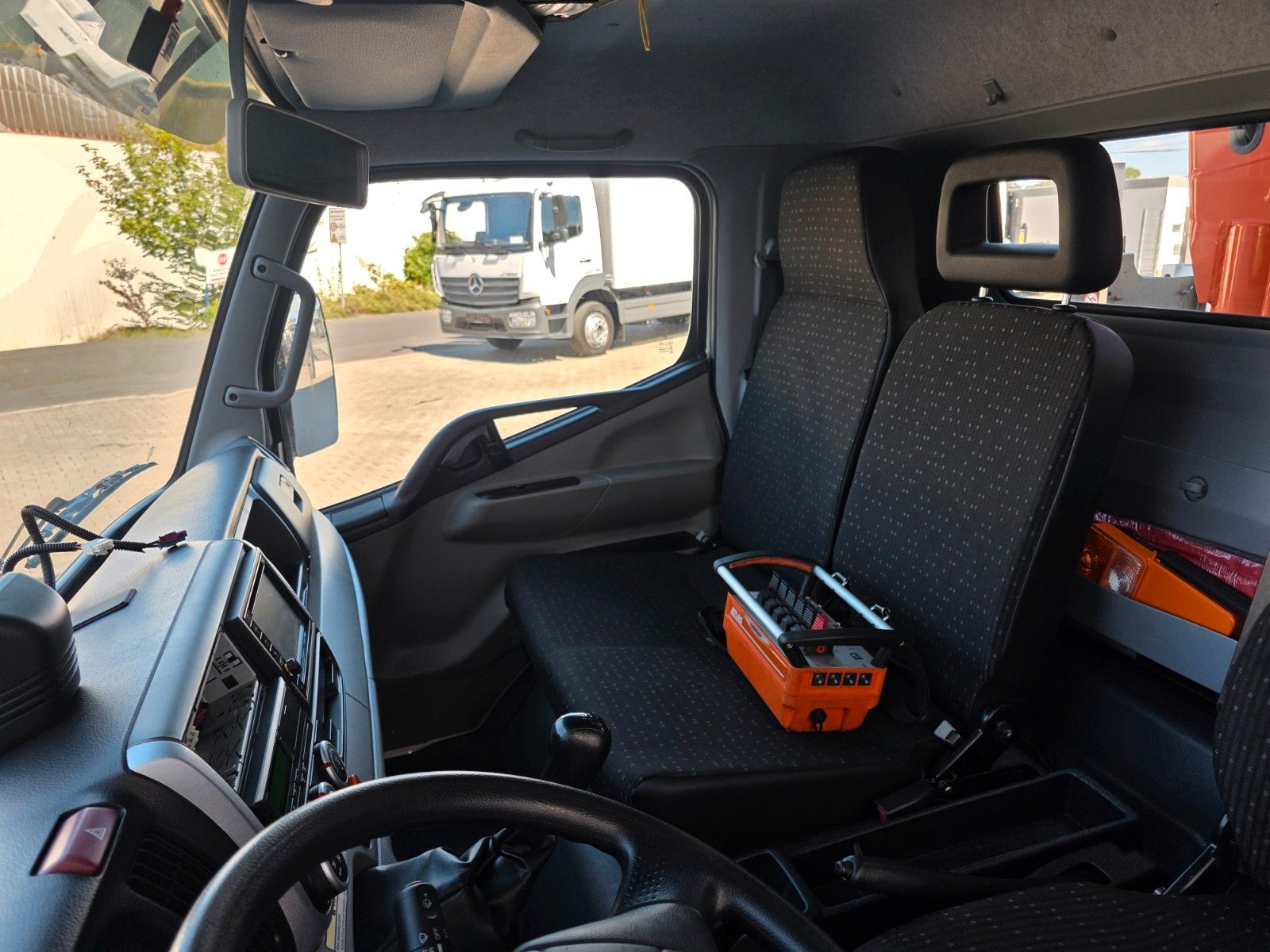 Fahrzeugabbildung Mitsubishi Fuso Canter 7C18 KK Atlas 57.3RC-A2 Funk AHK