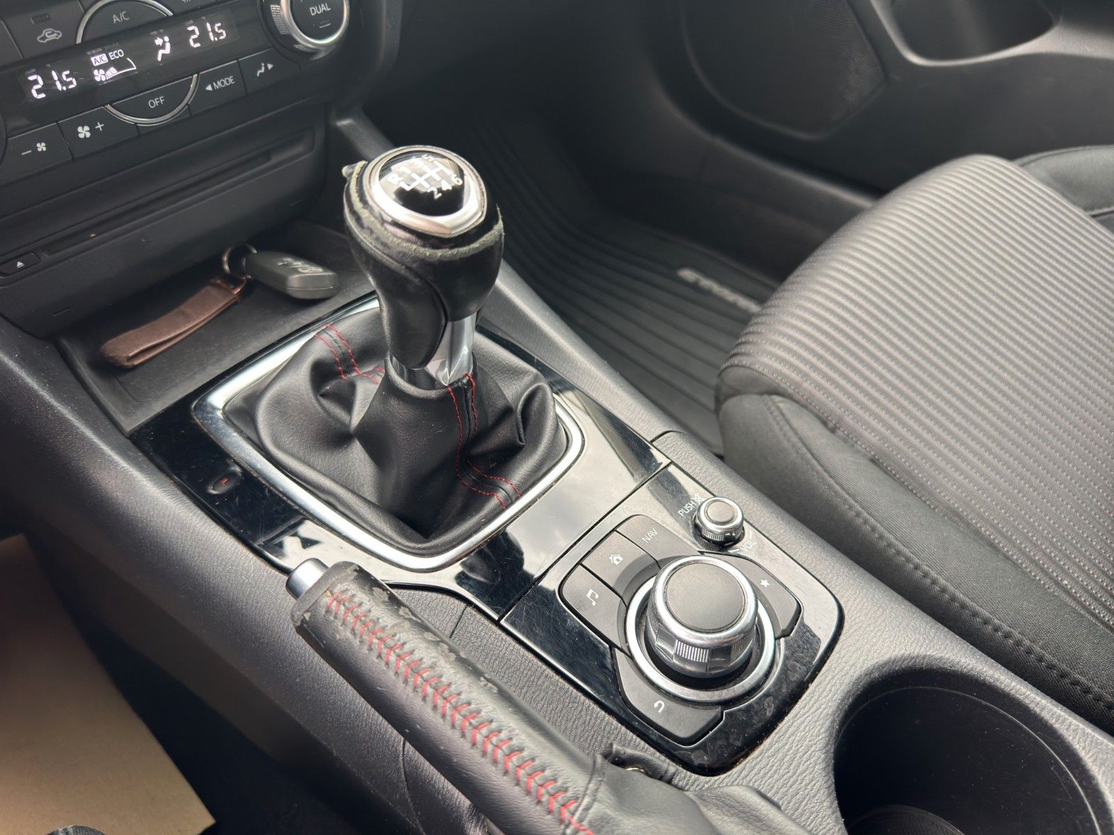 Fahrzeugabbildung Mazda 3 Lim. Center-Line Klimaaut./Sitzheizung/Navi