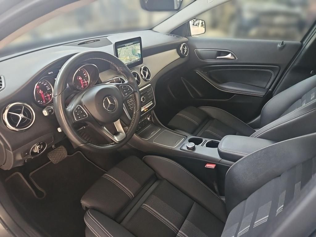 Fahrzeugabbildung Mercedes-Benz GLA 180 Urban AHK LED SHZ Navi GRA el.Heck KAM