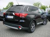 Mitsubishi Outlander 2.2DI-D 4WD Star+ LED AHK Navi Kamera - schwarze Mitsubishi Outlander
