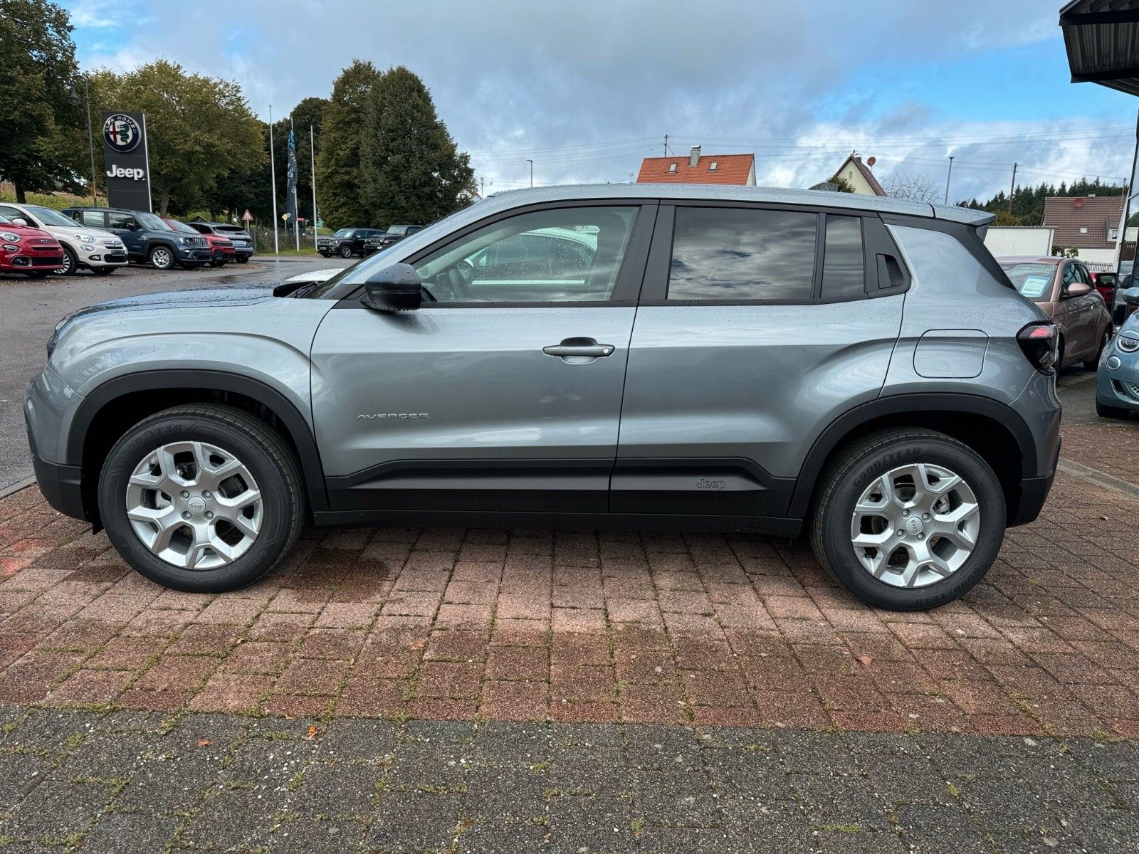 Fahrzeugabbildung Jeep AVENGER BENZINER MY24-LONGITUDE KAMERA SITZHZG.