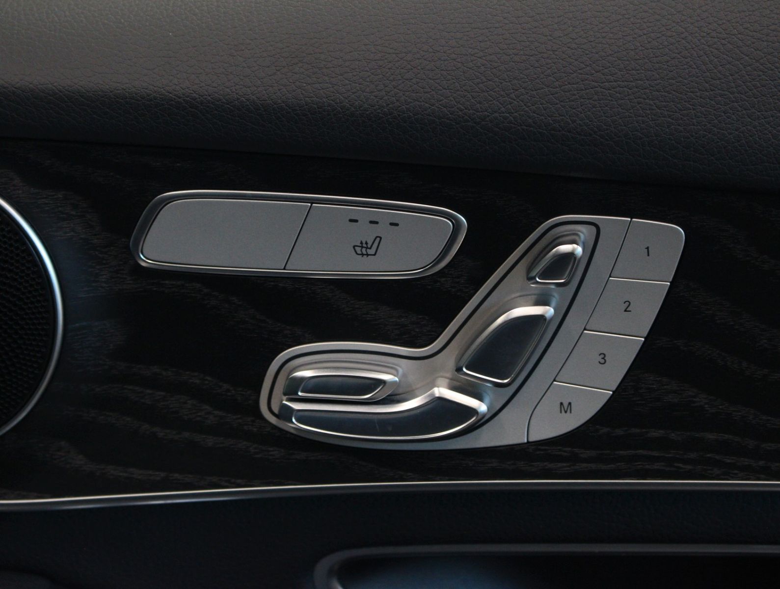 Fahrzeugabbildung Mercedes-Benz GLC 250 4MATIC AMG Line *PNRM*360 Kamera