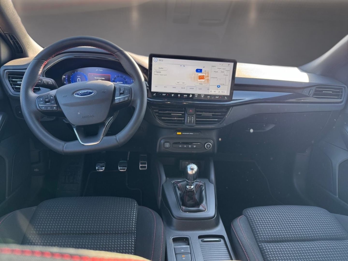 Fahrzeugabbildung Ford Focus Turnier ST-Line X AHK-klappbar Navi Matrix