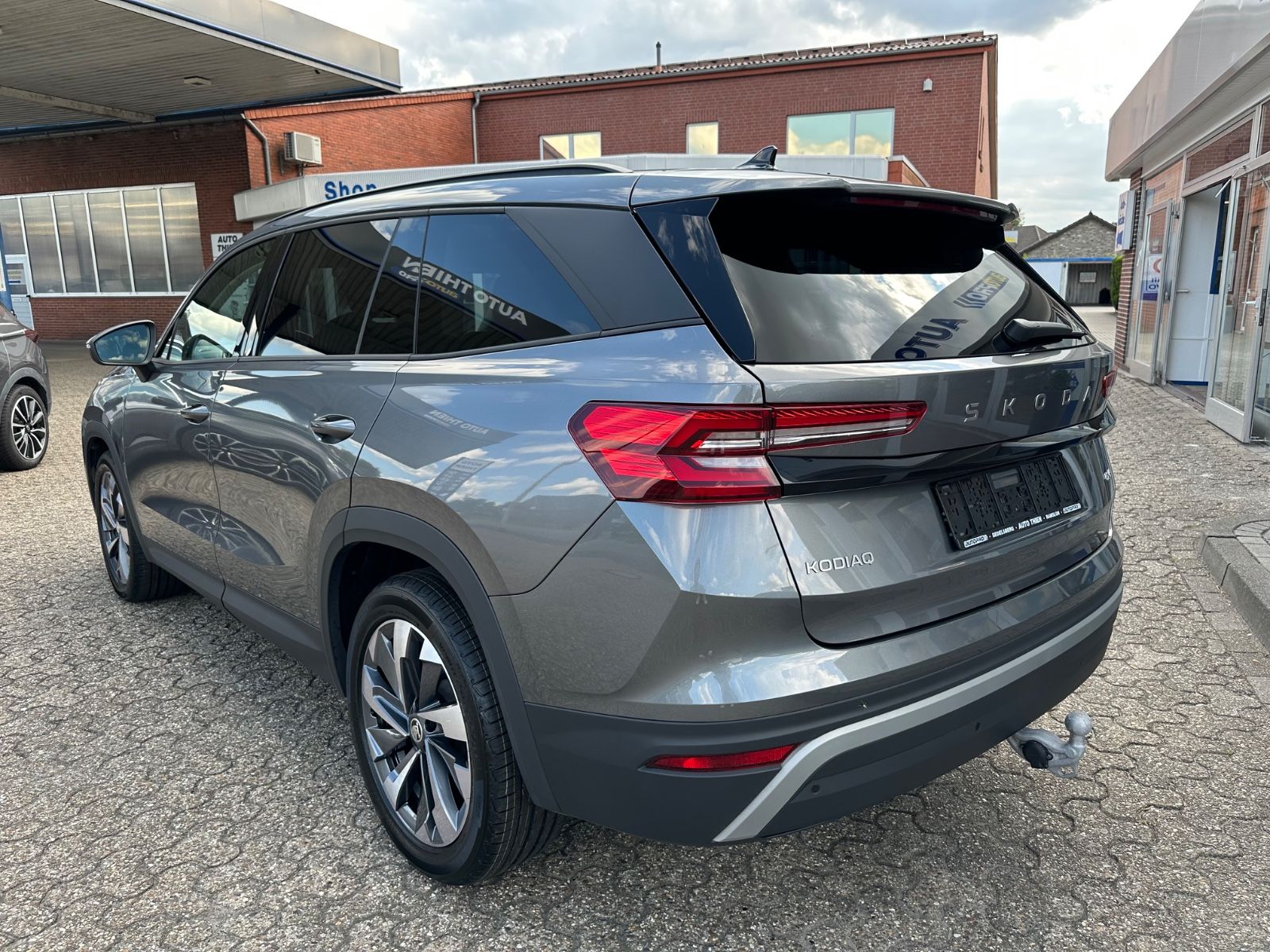 Fahrzeugabbildung SKODA Kodiaq 2.0 TDI 4x4 Selection DSG Pano/AHK/Navi