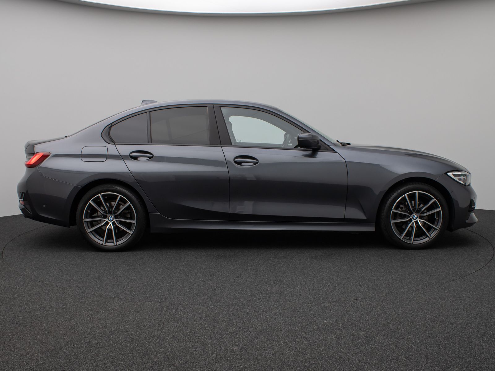 Fahrzeugabbildung BMW 318d Kamera DAB Sport Alarm Geschwindigkeitsreg