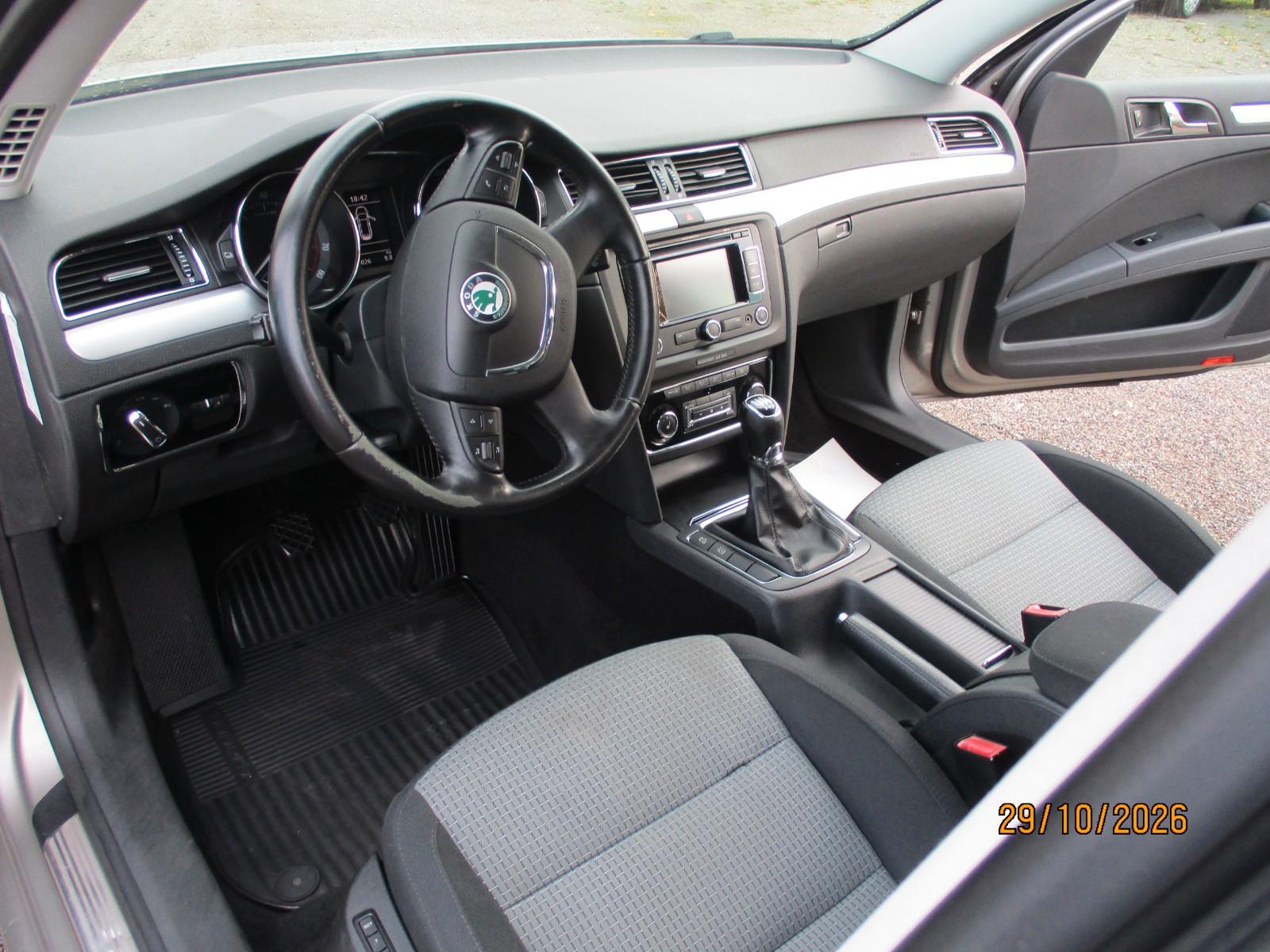 Skoda Superb 2013 — photo 10