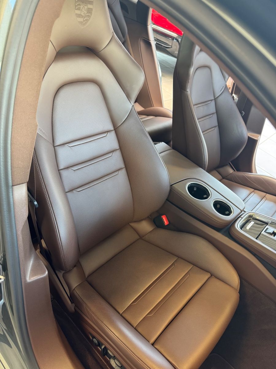 Fahrzeugabbildung Porsche Panamera Sport Turismo 4 E-Hybrid Platinum Editi