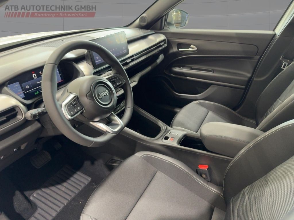 Fahrzeugabbildung Jeep Avenger e-hybrid Black Edition ALLWETTER WINTER