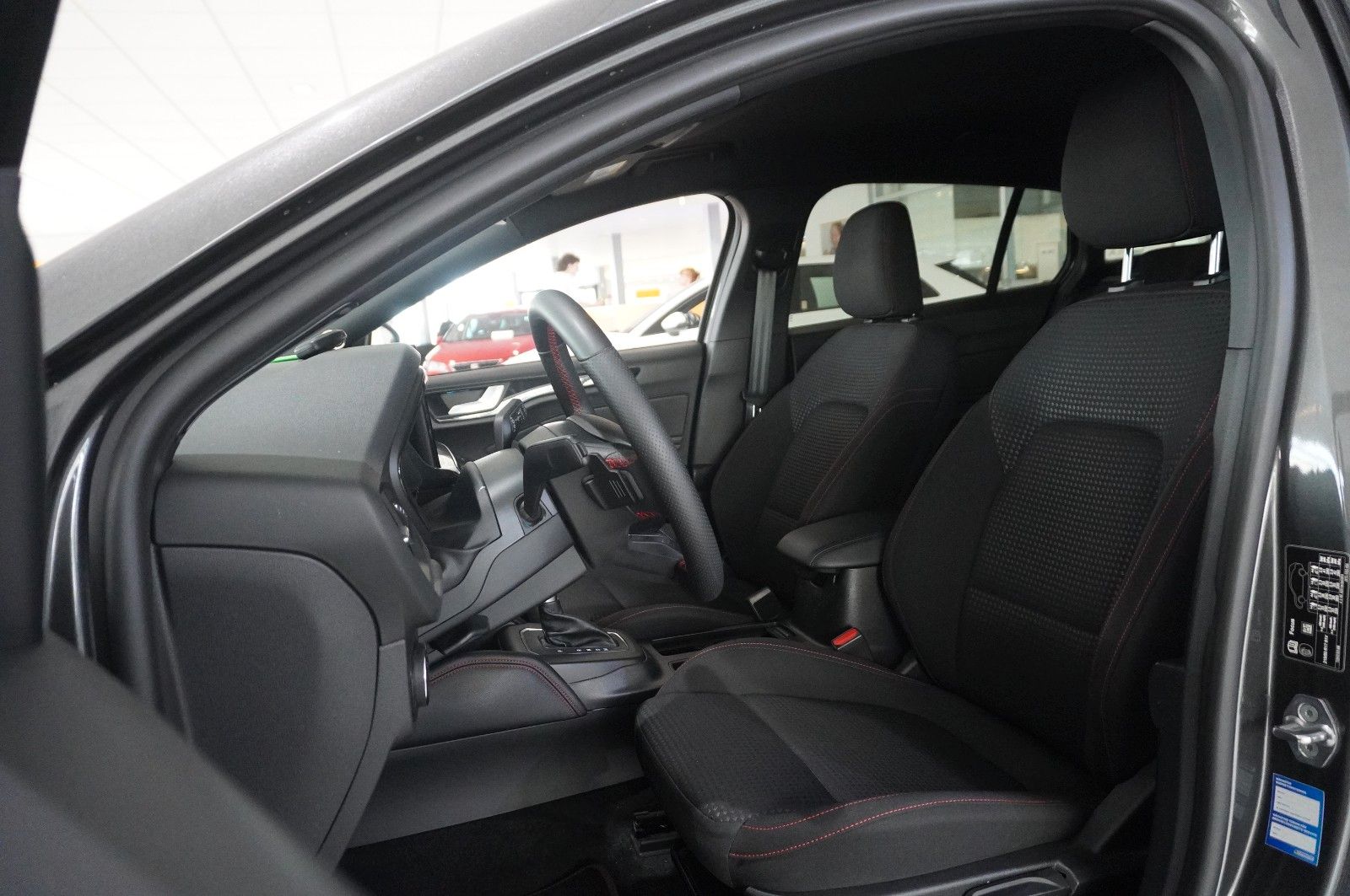 Fahrzeugabbildung Ford Focus Turnier 1.0 ST-LINE X NAVI/LED/KAMERA/DAB+