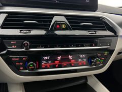 BMW 520i / M-PAKET EXCLUSIVE / 2.HD / NUR 53.tKM / BMW 520i / M-PAKET EXCLUSIVE / 2.HD / NUR 53.tKM /
