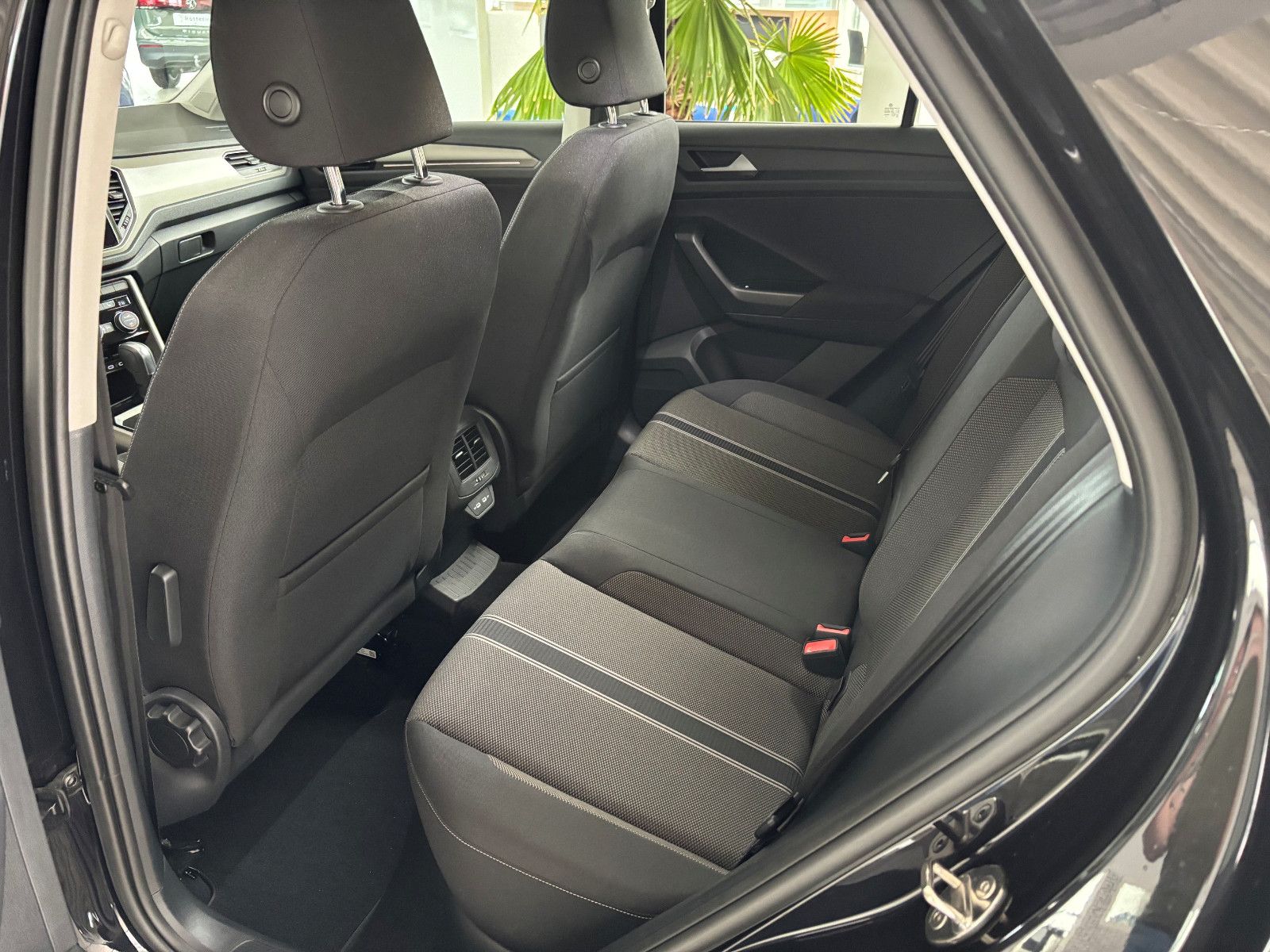 Fahrzeugabbildung Volkswagen T-Roc Style 1.5 TSI DSG + el. Klappe + Kamera +