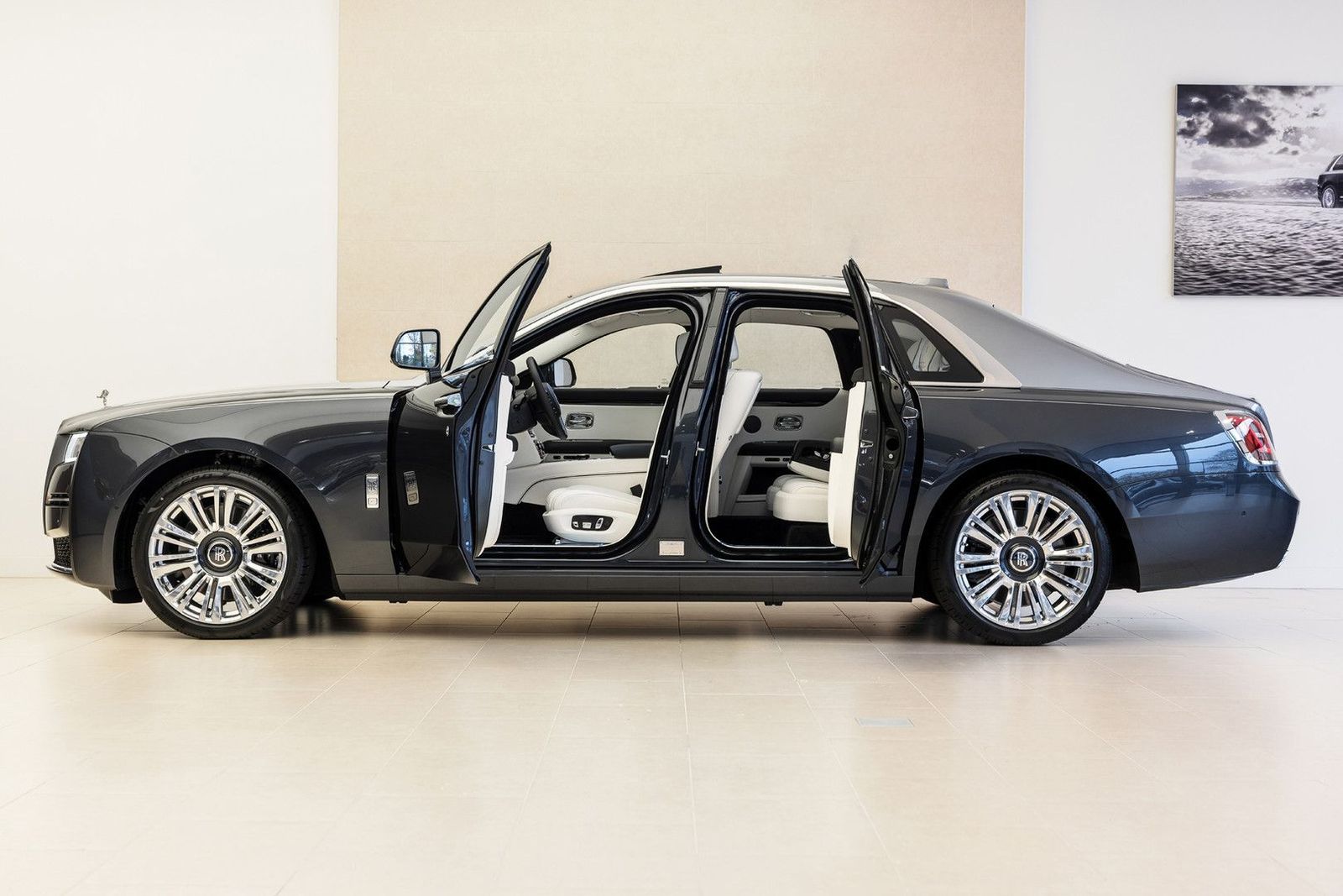 Rolls-Royce Ghost 2 year service & warranty imagem 3