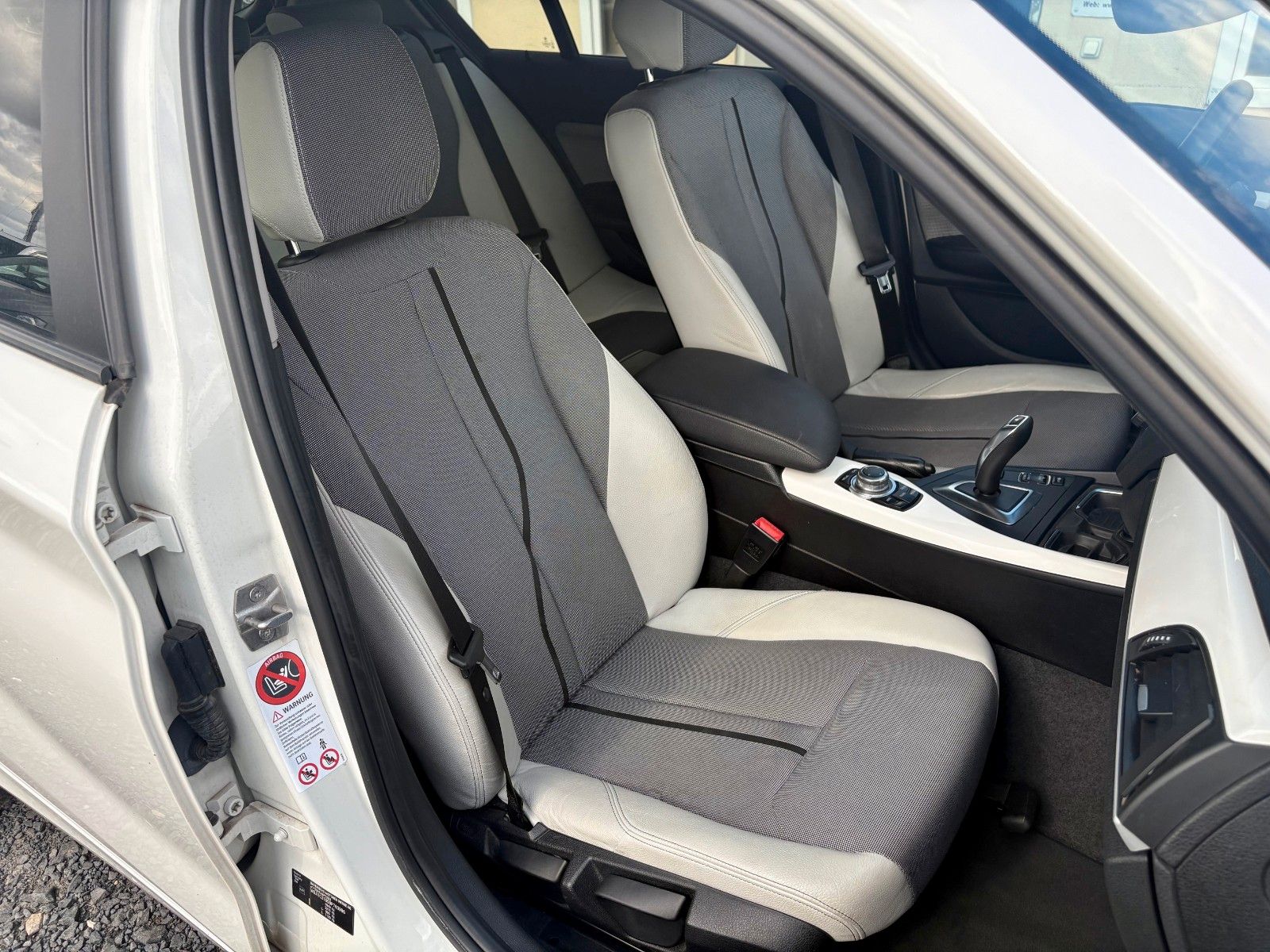 Fahrzeugabbildung BMW 120d 5-Türer URBAN Aut. Navi Xenon Leder SpeedLi