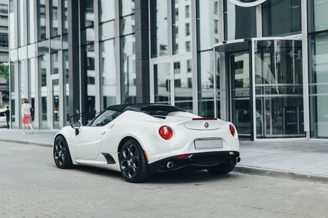 Alfa Romeo 4C Spider, Service History, Carbon LED