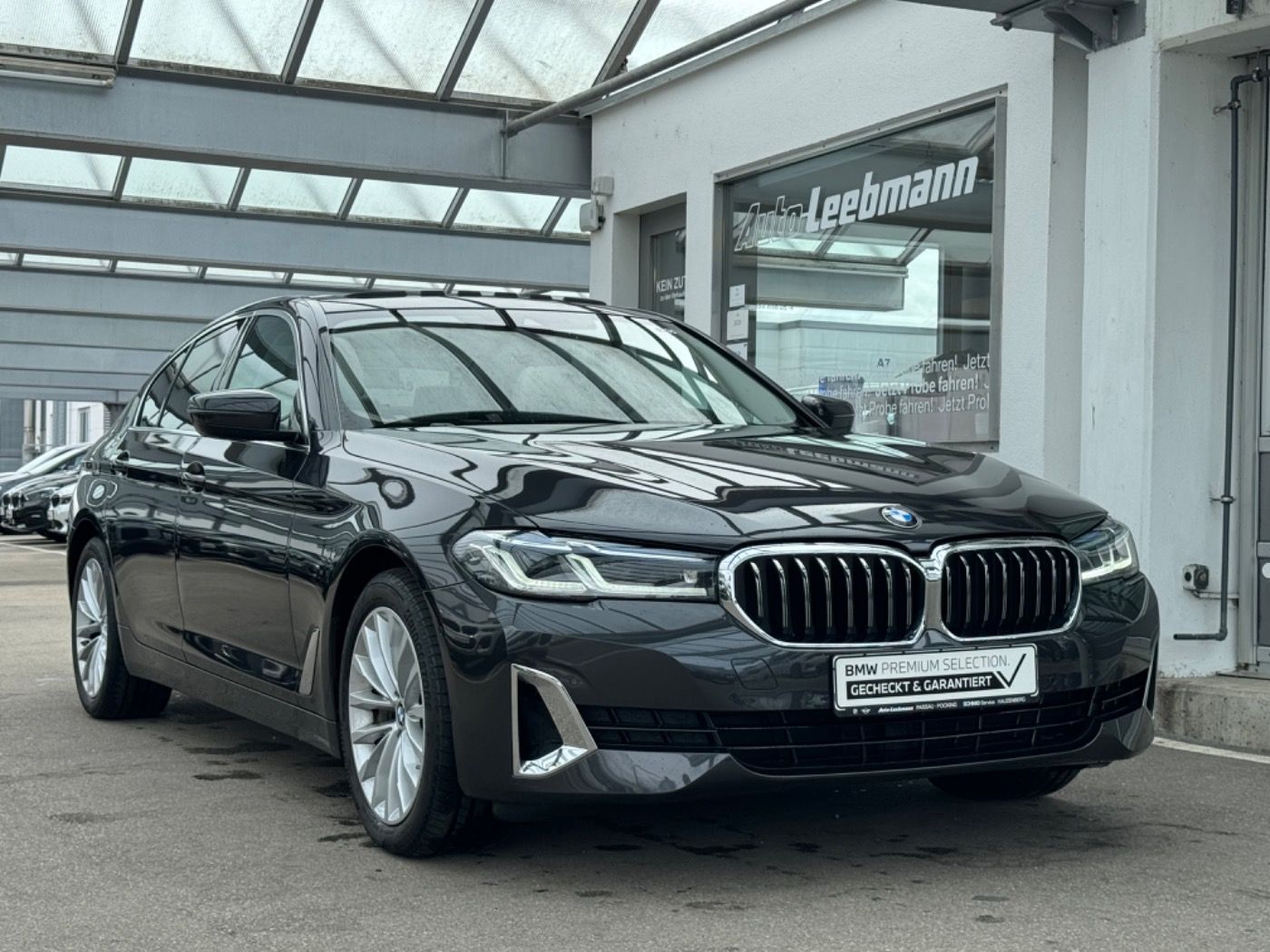 Fahrzeugabbildung BMW 530d Lim. Luxury GSD/KomfSitz 2 JAHRE GARANTIE