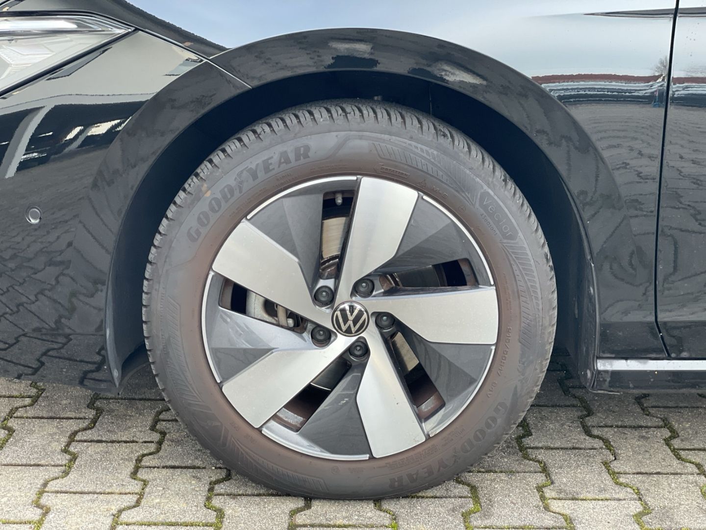 Passat Variant 1.5 eTSI Business AHK/360°Kamera