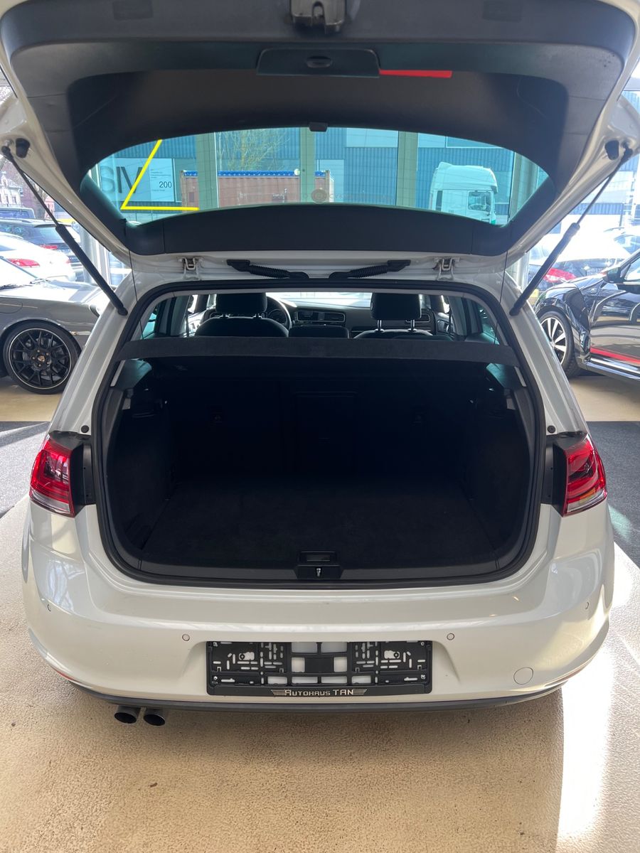 Fahrzeugabbildung Volkswagen Golf VII Lim. 2.0 TDI Highline PANORAMADACH*1.HD