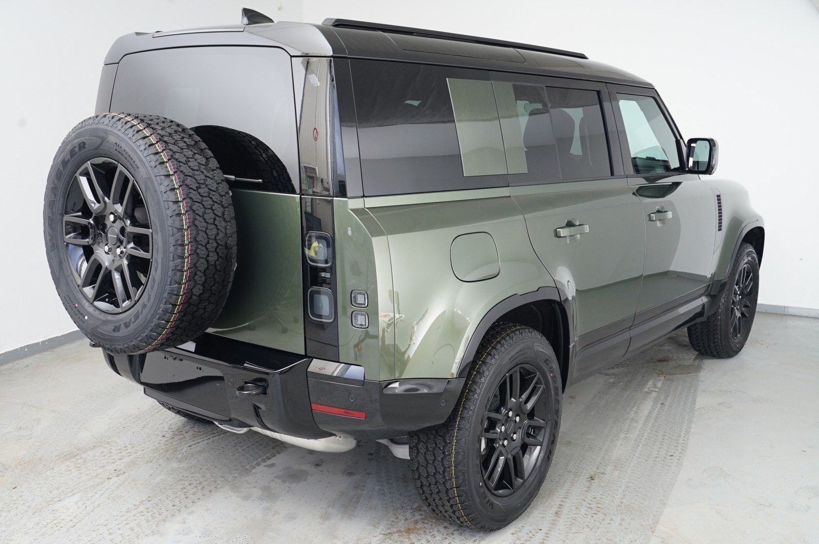Land Rover Defender 110 D250 AHK Pano ACC Black Pack imagem 2