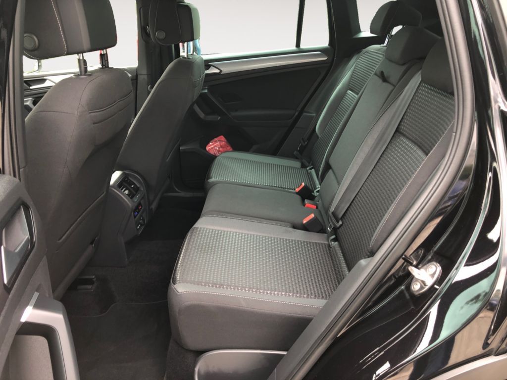 Fahrzeugabbildung Volkswagen Tiguan 1.5 TSI DSG Life AHZV NAVI Standheizung R