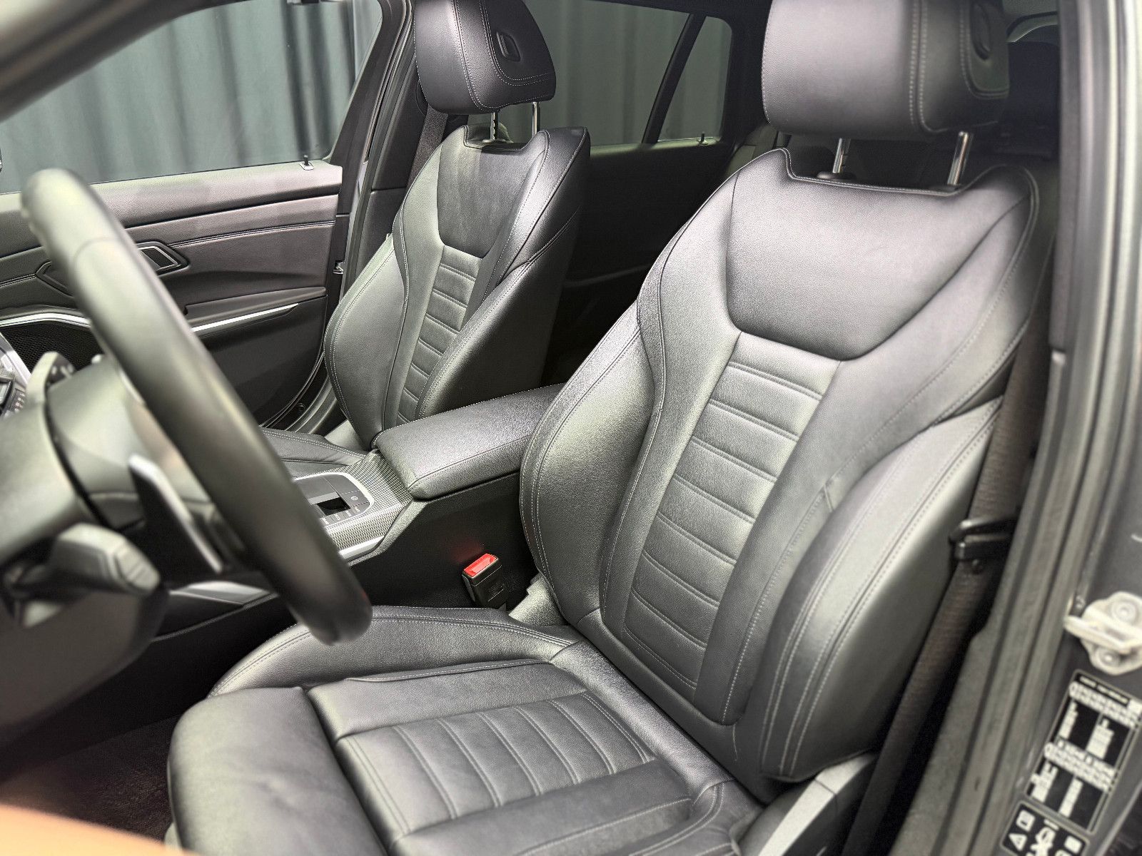 Fahrzeugabbildung BMW 320d Touring xDrive M Sport|HIFI|HuD|LEDER|KAMER