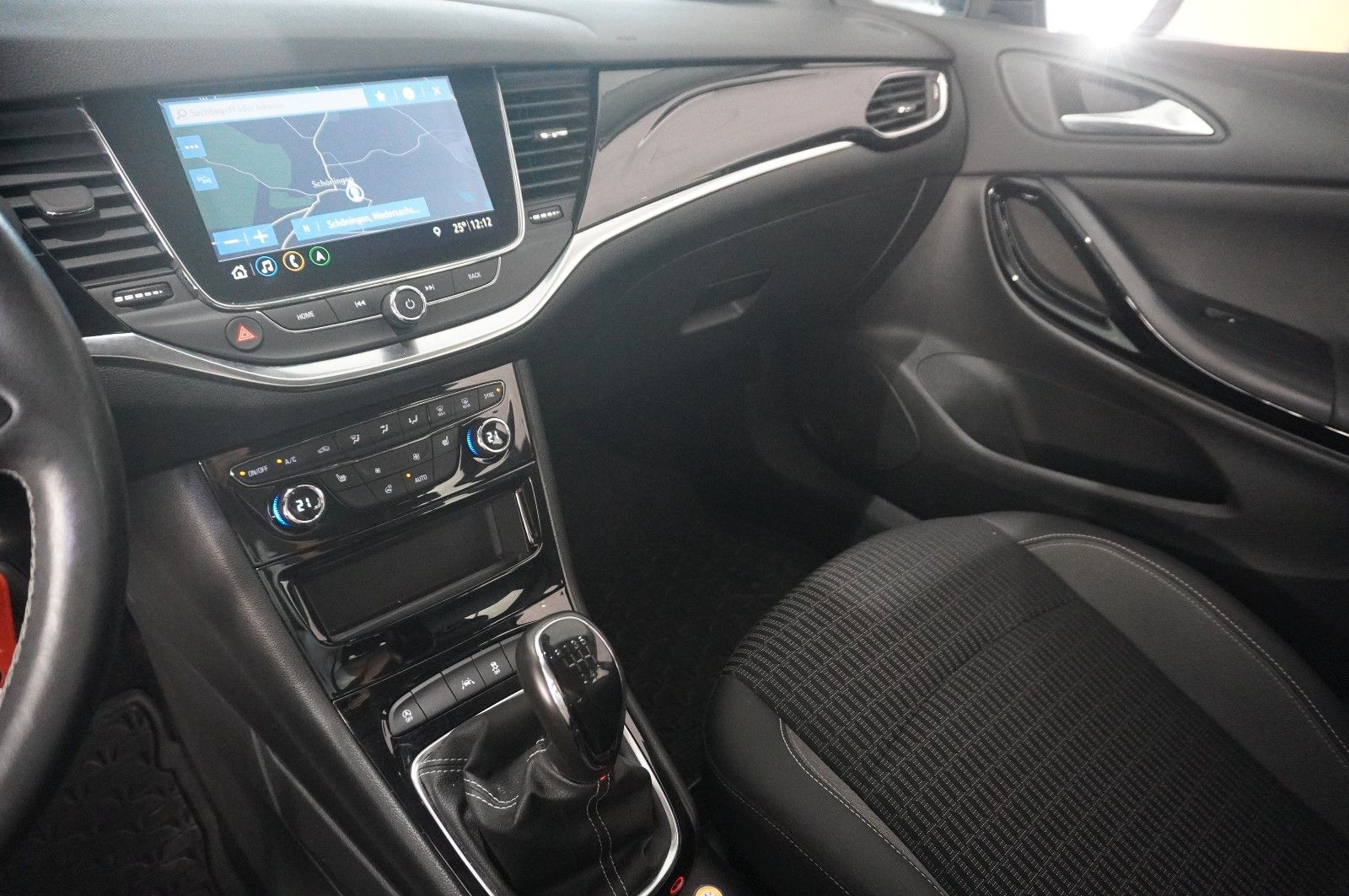 Fahrzeugabbildung Opel Astra K ST 1.2T ELEGANCE NAVI/LED/KAMERA/SHZ/DAB
