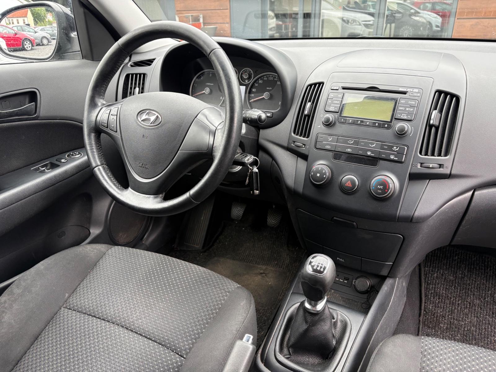 Hyundai i30 2012 — photo 18
