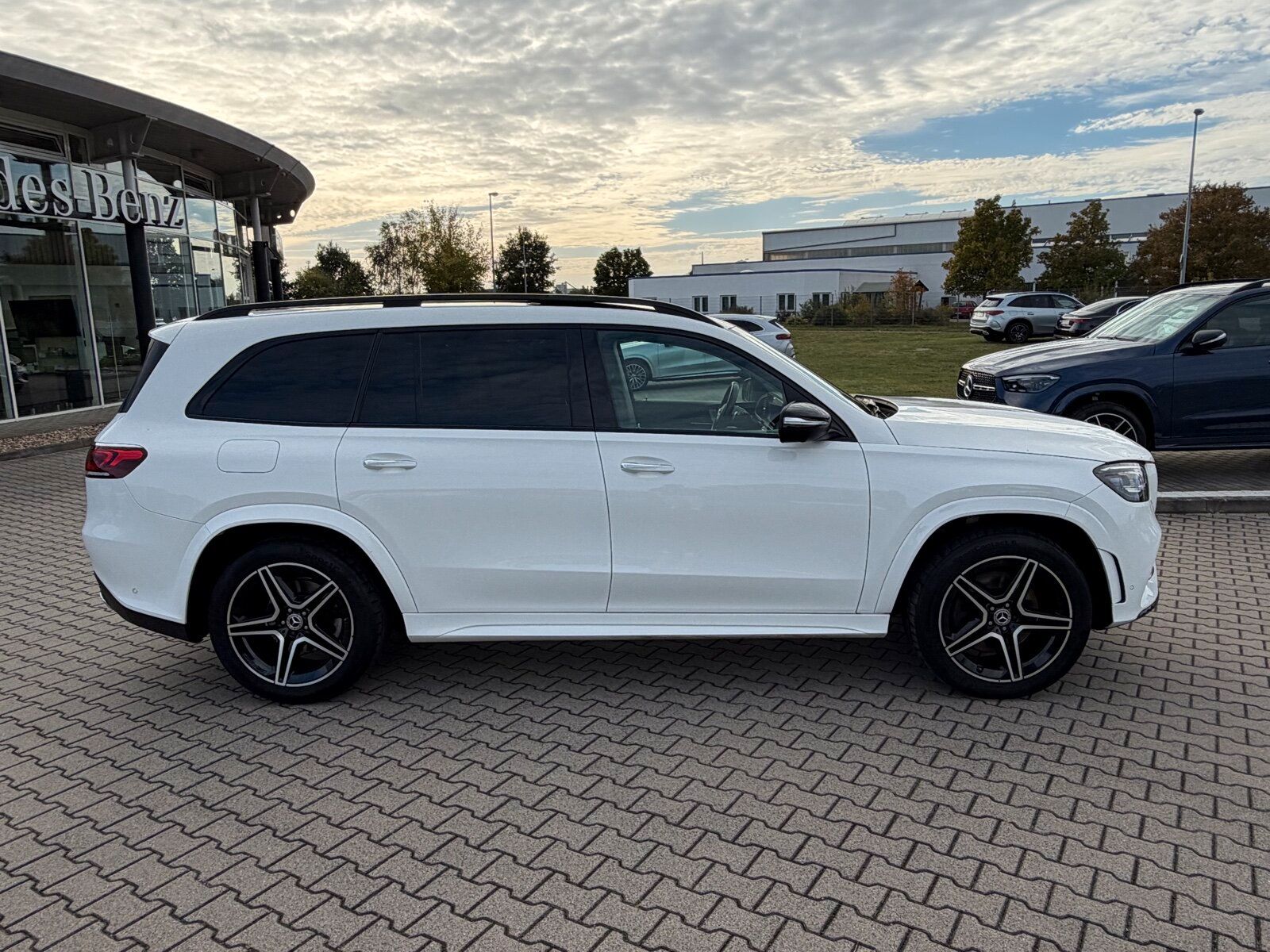 Mercedes-Benz GLS 350 d 4MATIC AMG NIGHT PANO 360° KEYLESSLED foto 4
