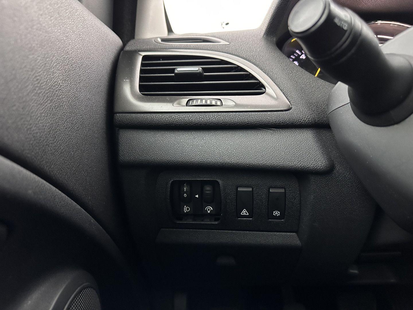 Renault Megane 2013 — photo 18