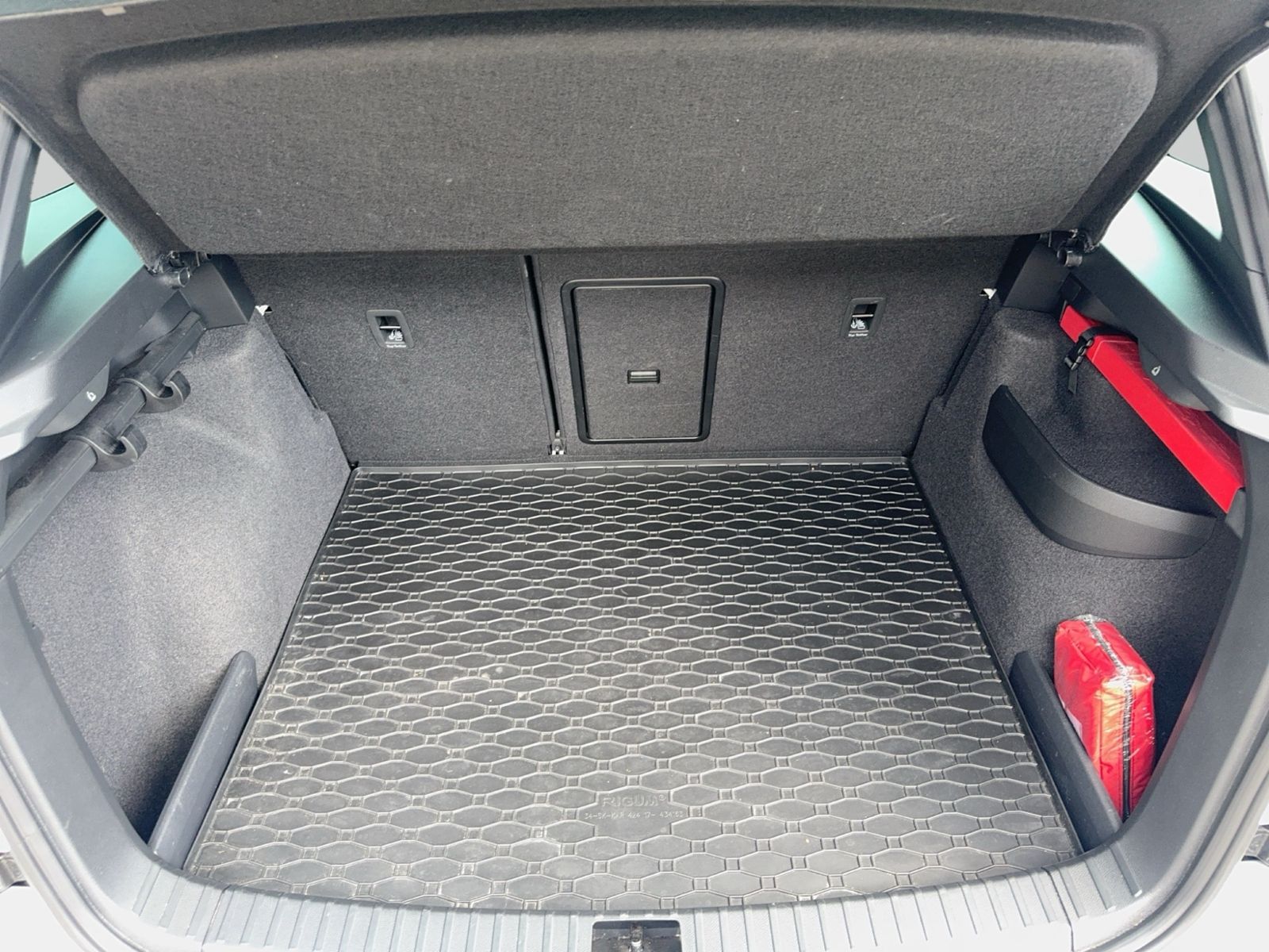 Karoq 2.0 TSI Sportline 4x4, AHK, Sportsitze, Pa