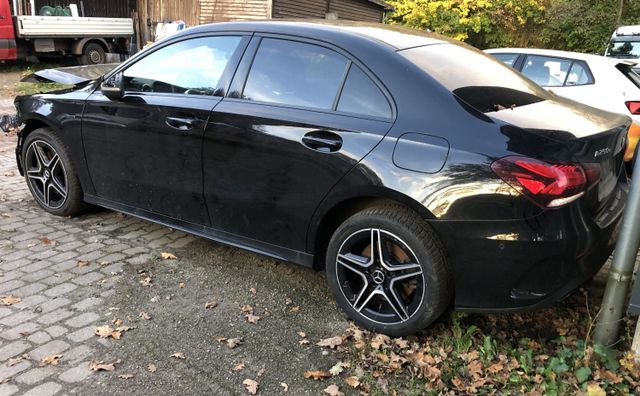 Mercedes-Benz A 250e AMG Line Edition 2020 Automatik