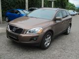 Volvo XC60 2.4 D4 AWD Automatik Kinetic - Volvo XC60 mit Diesel-Antrieb: Geländewagen, Awd Kinetic